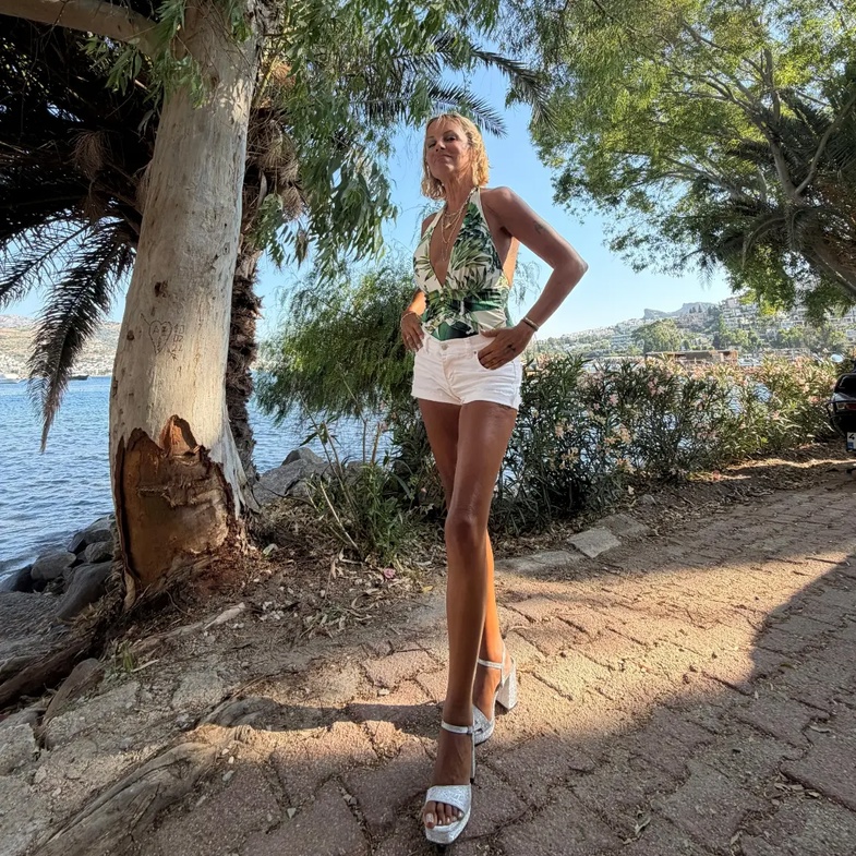 Ayça Tekindor (Şarkıcı Ayça) Kimdir? 4 ayca tekindor kimdir 7