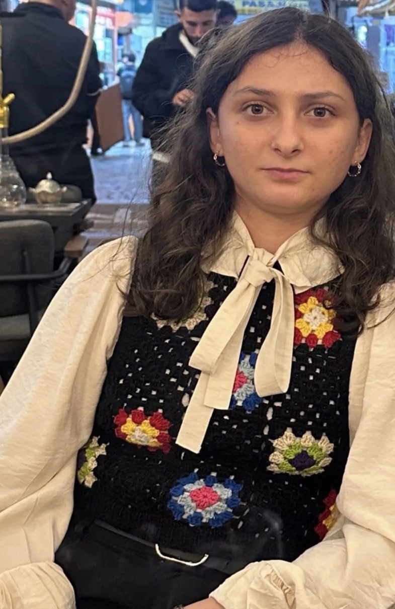 Ebru Eroğlu Kimdir? 2 Ebru Eroğlu