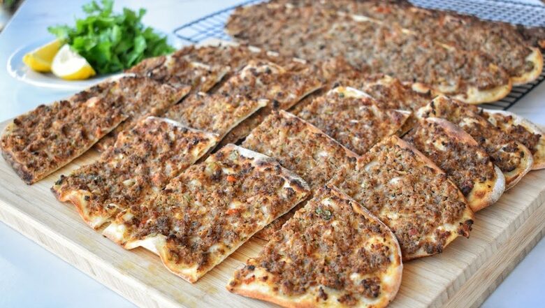 Etli Ekmek Tarifi, Nasıl Yapılır? (Videolu) 1 etli ekmek tarifi 3