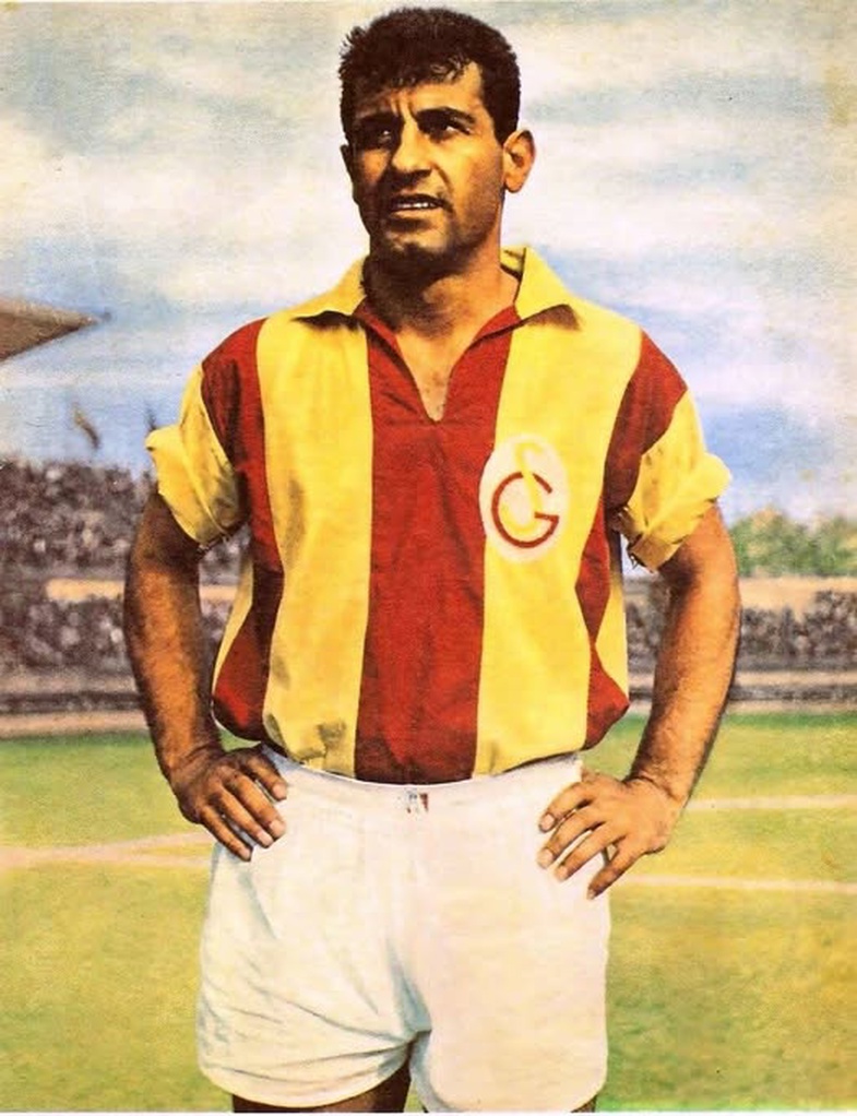Şemsiyeli Hakemden 7 Kişi Biten Maça: Galatasaray - Fenerbahçe Rekabetinin Az Bilinen "İlkleri" ve "Enleri" 7 galatasaray fenerbahce derbisi ilkleri 1