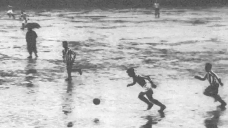 Şemsiyeli Hakemden 7 Kişi Biten Maça: Galatasaray - Fenerbahçe Rekabetinin Az Bilinen "İlkleri" ve "Enleri" 11 galatasaray fenerbahce derbisi ilkleri 7
