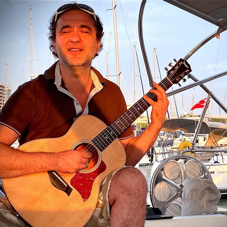 Şarkıcı Nev (Nevzat Doğansoy) Kimdir? 3 sarkici nev kimdir 3