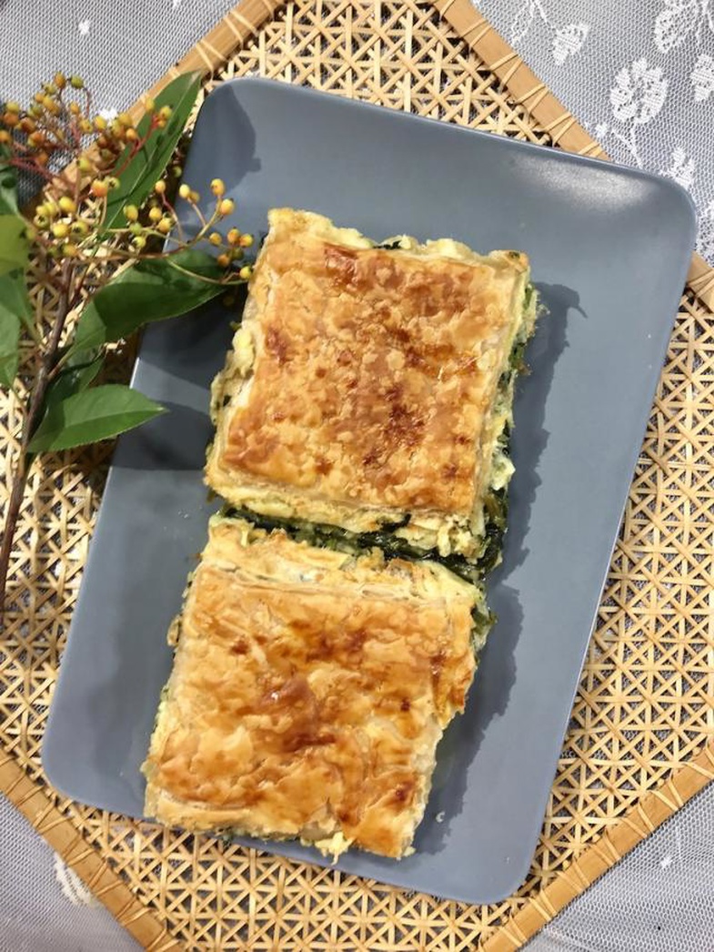 Selanik Usulü Ispanaklı Börek Tarifi, Nasıl Yapılır? (Videolu) 3 selanik usulu ispanakli borek tarifi 3